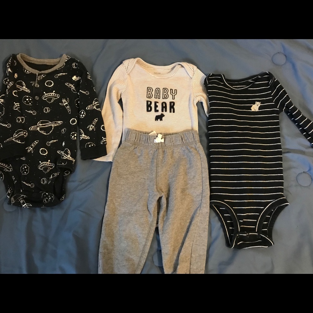 3 long sleeve onesies and gray sweat pants 🐻